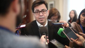 Vox pide "devolver a Argentina con una patada en el culo" al diputado de Podemos Gerardo Pisarello