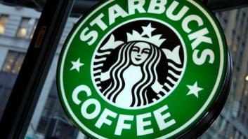 Starbucks la lía al plantar árboles tropicales en la plaza del Duomo de Milán