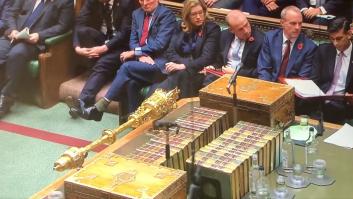 La increíble escena de Rishi Sunak da la vuelta al mundo: todos le miran y no es para menos