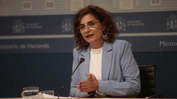 Montero pide, pero no exige, a las comunidades un déficit del 2,2%