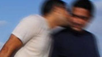 Marruecos condena a cuatro meses de cárcel a dos hombres por besarse en público