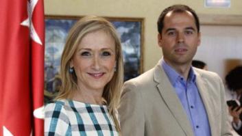 Cifuentes llama "demagoga" a Carmena: "Cuando la veo en Metro con un fotógrafo, muy espontáneo no es"