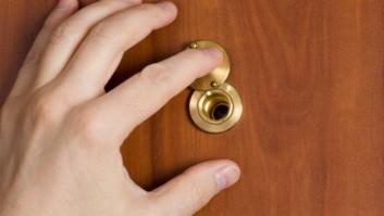 La señal en tu mirilla que puede indicar que los ladrones andan cerca