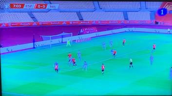 Lo que se ve en esta imagen del España-Kosovo en TVE genera revuelo en Twitter: "Qué cabrones"