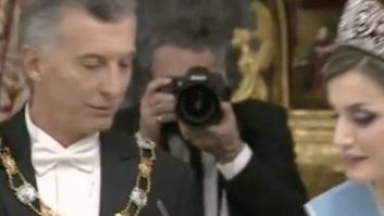 La reina Letizia corrige a Mauricio Macri en pleno brindis institucional