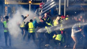 Los pañuelos rojos nacen como respuesta a los chalecos amarillos en Francia