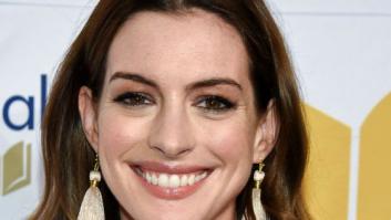 Anne Hathaway envía una foto enferma en apoyo a sus compañeras