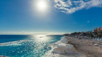 Un grupo de jóvenes, sin mascarilla ni distancia, se citan para una pelea en una playa de Tenerife