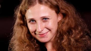 Expulsada de un avión en el Prat una integrante de Pussy Riot por un incidente al ir bebida