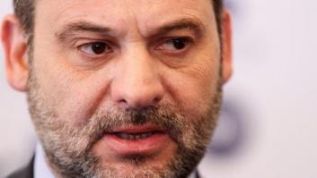 Ábalos recuerda a González y a Guerra que la "condición fundamental" de un militante es apoyar a sus líderes en el Gobierno