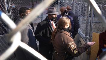 El médico que certificó la muerte de Floyd asegura en el juicio que fue por asfixia