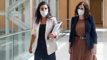 Díaz Ayuso se posiciona claramente y denuncia los "ataques intolerables" sufridos por Vox en Vallecas