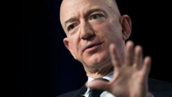 Un tabloide intenta (sin éxito) chantajear al dueño de Amazon con fotos de "su pene semierecto" y de su amante