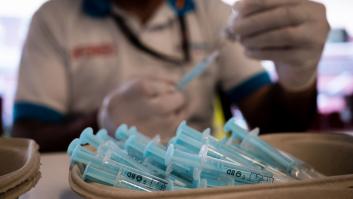 Los ministros de Sanidad de la UE se reúnen de urgencia para decidir sobre AstraZeneca