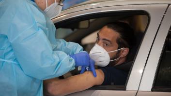 Ni los vacunados ni los expertos entienden el "despropósito" de AstraZeneca