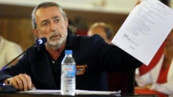 Trasladan a Correa en ambulancia al juicio en contra de dispensa del tribunal