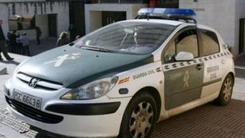 Denuncian la fuga de un coche de la Guardia Civil tras un accidente