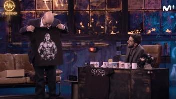 Antonio Resines sorprende a Broncano en 'La Resistencia' (Movistar +) con unas surrealistas camisetas con su cara