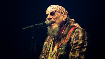 'El Drogas' provoca 10.000 reacciones en Facebook con su frase tras ponerse la vacuna