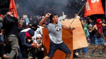 Batalla campal en los alrededores del Parlamento argentino por la reforma del sistema de pensiones