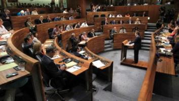 Sorpresa en Asturias: Foro cambia su voto y provoca un empate entre los candidatos de PP y PSOE