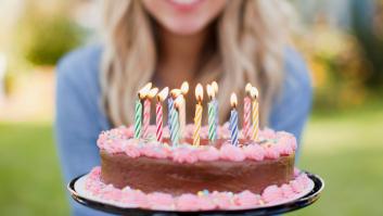 Su madre le hace una tarta por su cumpleaños y le deja un mensaje inolvidable
