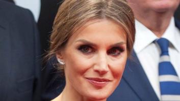 Letizia brilla con un Delpozo en el 50º aniversario de 'AS'