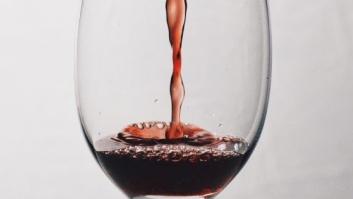 Está bien que no beba alcohol. No está bien que preguntes por qué