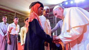 El Papa usa por primera vez el término "rohingya" en su viaje y pide perdón en nombre de los que les han perseguido