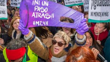 Protestas ante el Parlamento de Andalucía: "Fuera fascistas", "ni un paso atrás en igualdad"