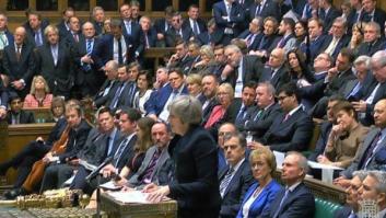 Así te contamos en directo el batacazo de May, el mayor que se ha visto en el Parlamento en el último siglo