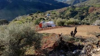 Los equipos de rescate se topan con una zona dura de tierra en el pozo de Málaga