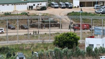 Una treintena de personas salta la valla de Melilla con el Ejército desplegado