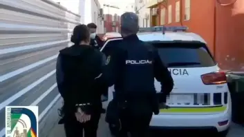 Un niño de nueve años se escapa de casa para denunciar los abusos de su padre a su hermanastra