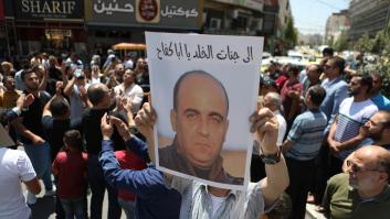 La muerte de un disidente bajo detención desata la protesta popular contra el palestino Abbas