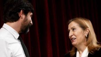 Mayoral regala a Pastor un pañuelo palestino para que recuerde que la ocupación sigue en Belén