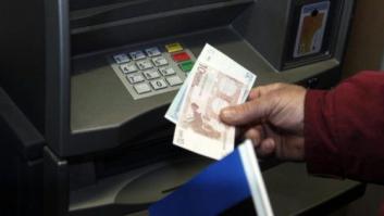 ¿Qué bancos te cobrarán por usar sus cajeros si no eres cliente?