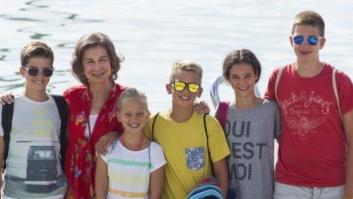 La reina Sofía posa con sus nietos en Palma de Mallorca: ¿quién falta?