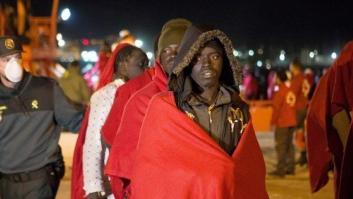 Rescatan una patera con 33 supervivientes y 11 cadáveres a bordo en Alborán