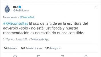 Pérez-Reverte no deja de sumar 'me gusta' con la respuesta que ha dado a este tuit de la RAE