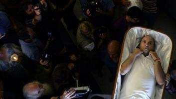 Las inquietantes imágenes del desfile de ataúdes en este pueblo de Pontevedra