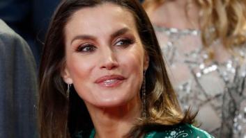 El vestido verde de la reina Letizia ya lo llevaron antes Patricia Conde y Emma García