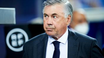 ¿Casualidad o hecho aposta? Ojo a lo que se ve tras Ancelotti en esta foto publicada por el Madrid