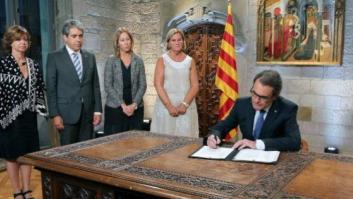 Mas firma el decreto de convocatoria de las elecciones del 27-S: "Una fecha para la historia"