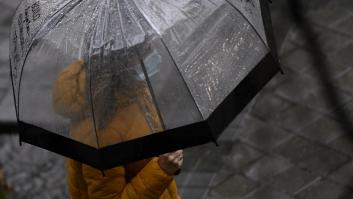 Balsas de agua, inundaciones en casas y retrasos en el trasporte por las fuertes tormentas en Madrid