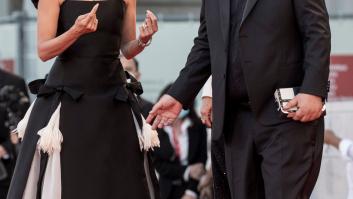 Una prestigiosa revista se fija en este detalle de Pedro Almodóvar y Penélope Cruz en Venecia