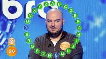 Fran se desmelena y sorprende con esta broma en pleno 'Pasapalabra'