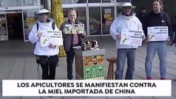 Un micro abierto en pleno directo deja una inesperada conversación en Antena 3 Noticias