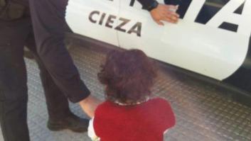 La Policía de Cieza encuentra a una niña de dos años caminando sola por la carretera
