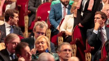 El duro editorial de 'Le Monde' que no gustará ni a Casado ni a Rivera: "Es peligroso"